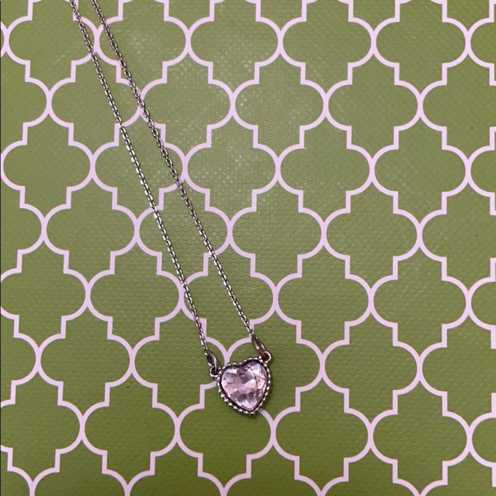 Fashion jewelry necklace w heart shaped gem